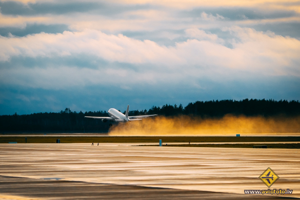 Airbus A320-214
